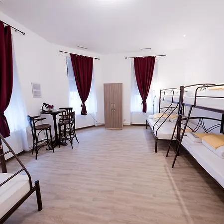 Casa Luna Rosa Hostel *